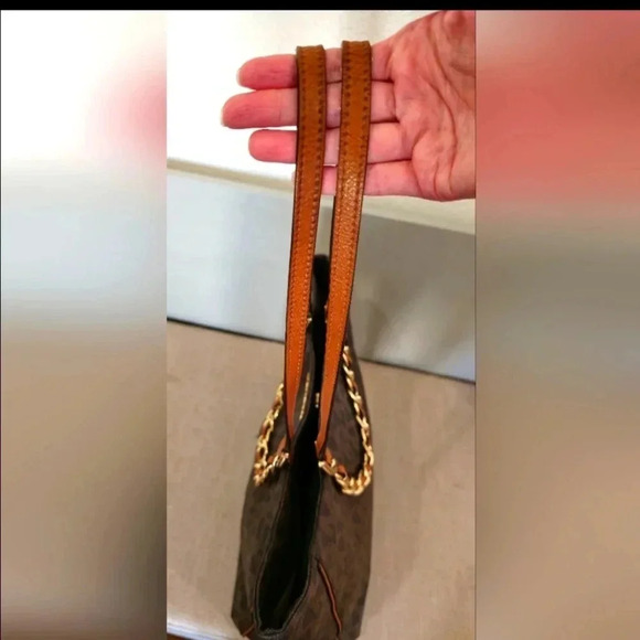 Michael Kors Signature Monogram Large Harper Tote - Picture 6 of 12